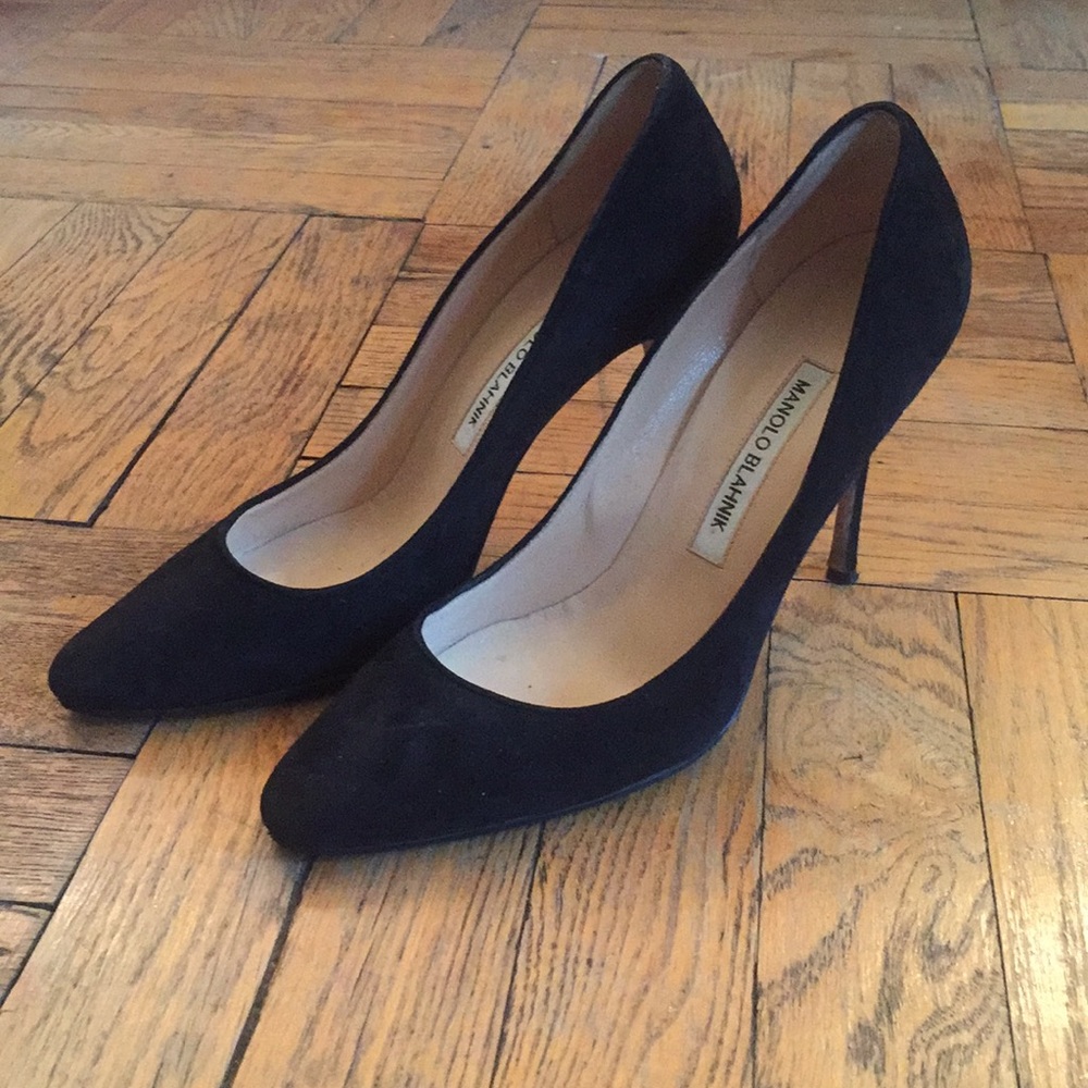 Perfect Manolo Blahnik Black Suede almond toe pump